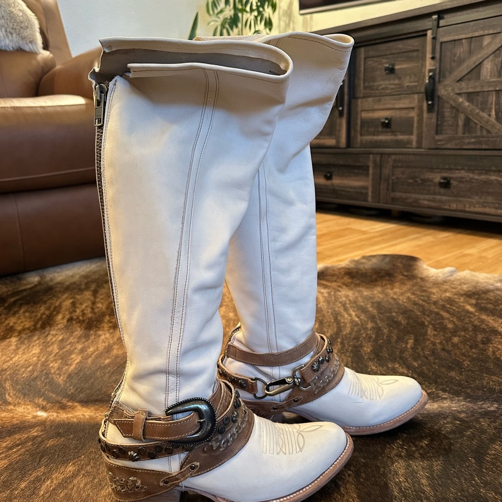 Freebird Rodondo Cream Leather Cowboy Boots with Brown Accents - Picture 2 of 6